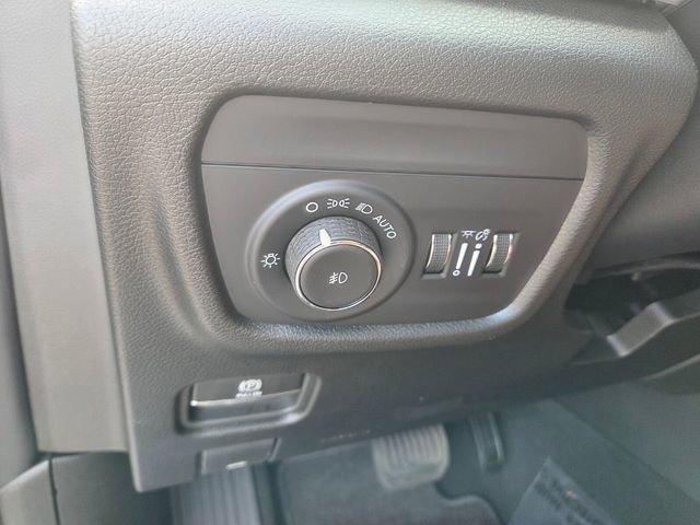 Certified 2025 Jeep Grand Cherokee Limited w/ Black Appearance Package image 23