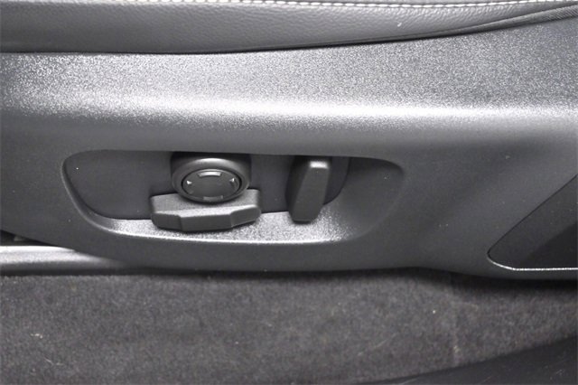 Used 2022 Land Rover Range Rover Velar R-Dynamic S image 17