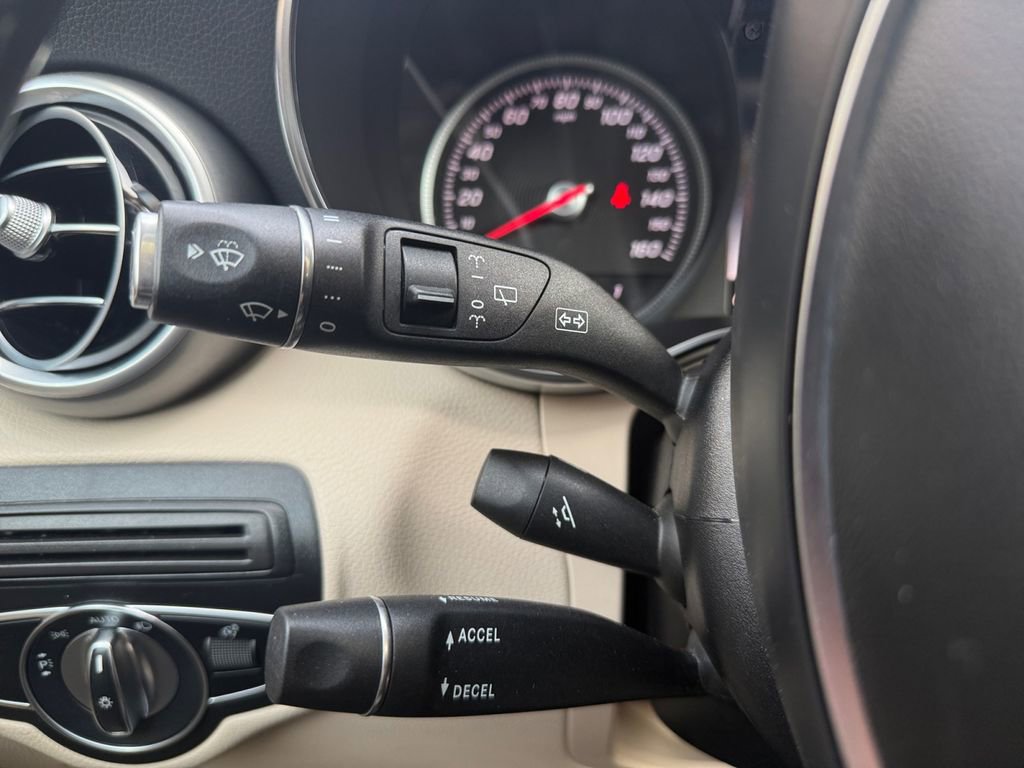 Used 2018 Mercedes-Benz GLC 300 4MATIC image 18