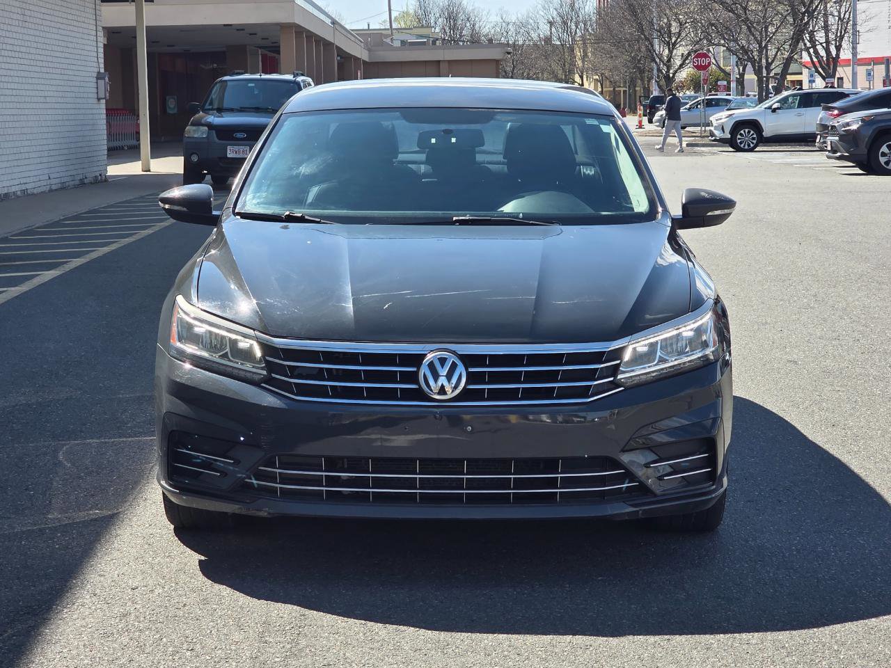 Used 2017 Volkswagen Passat 1.8T R-Line w/ R-Line Lighting Package FWD image 2