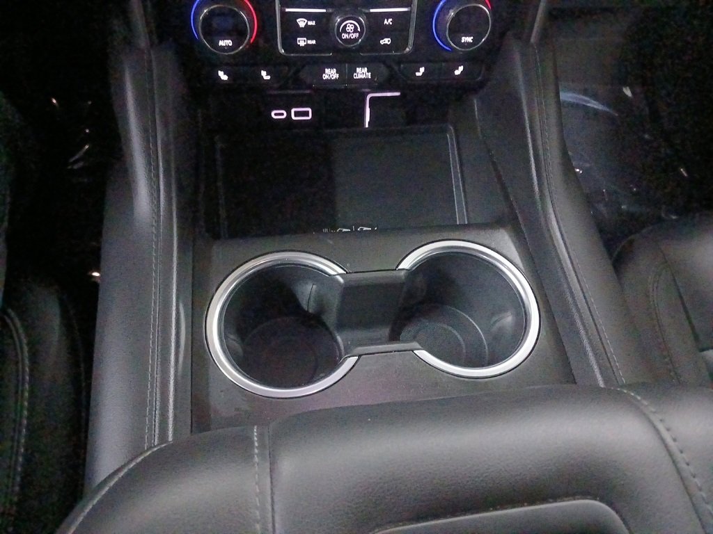 Used 2024 Chevrolet Suburban LT image 16