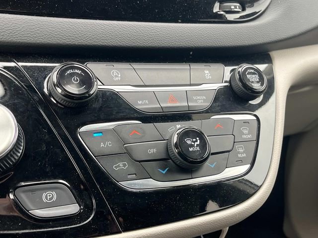 Used 2023 Chrysler Voyager LX FWD image 34
