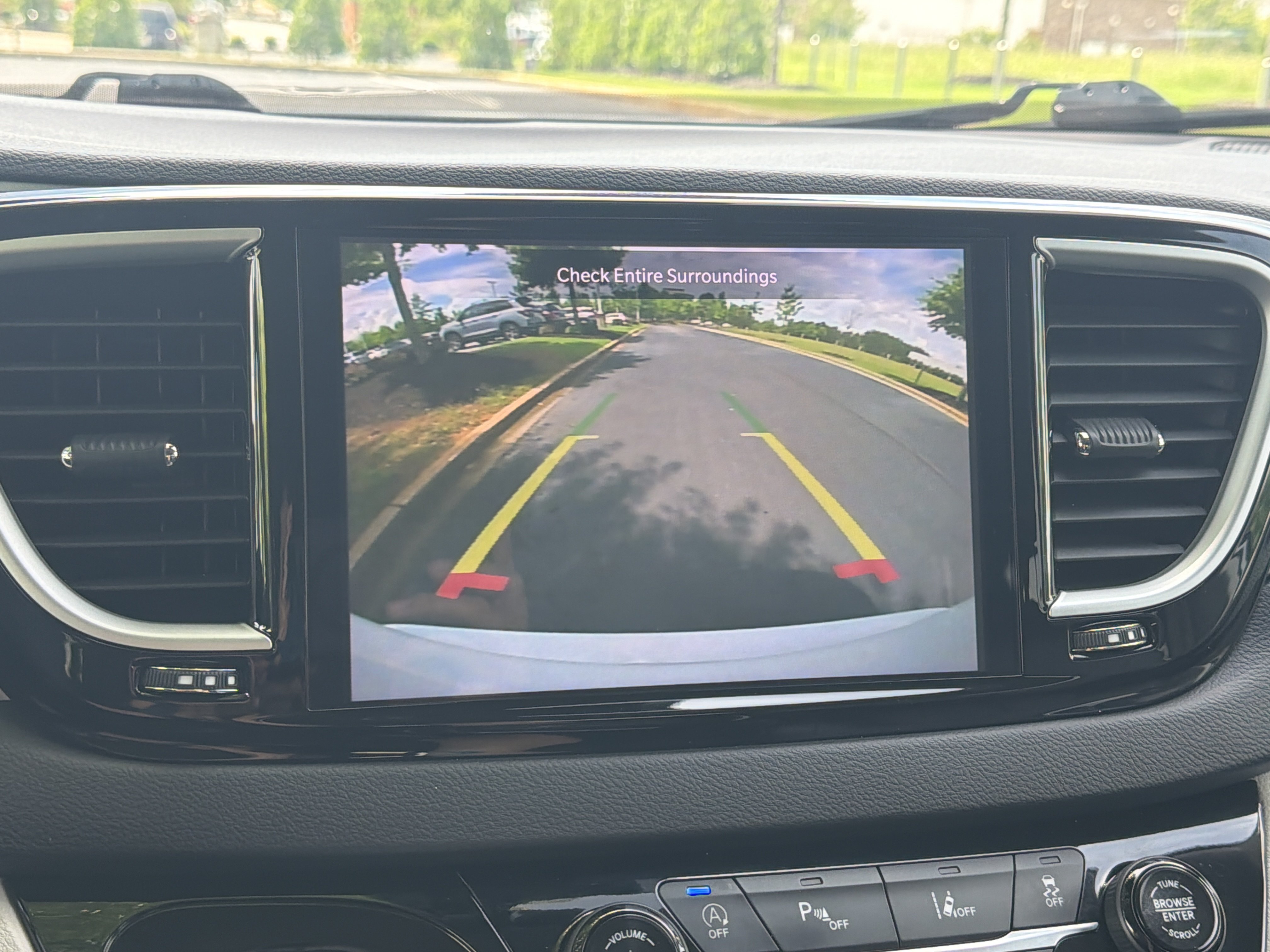 Used 2024 Chrysler Pacifica Touring-L FWD image 14