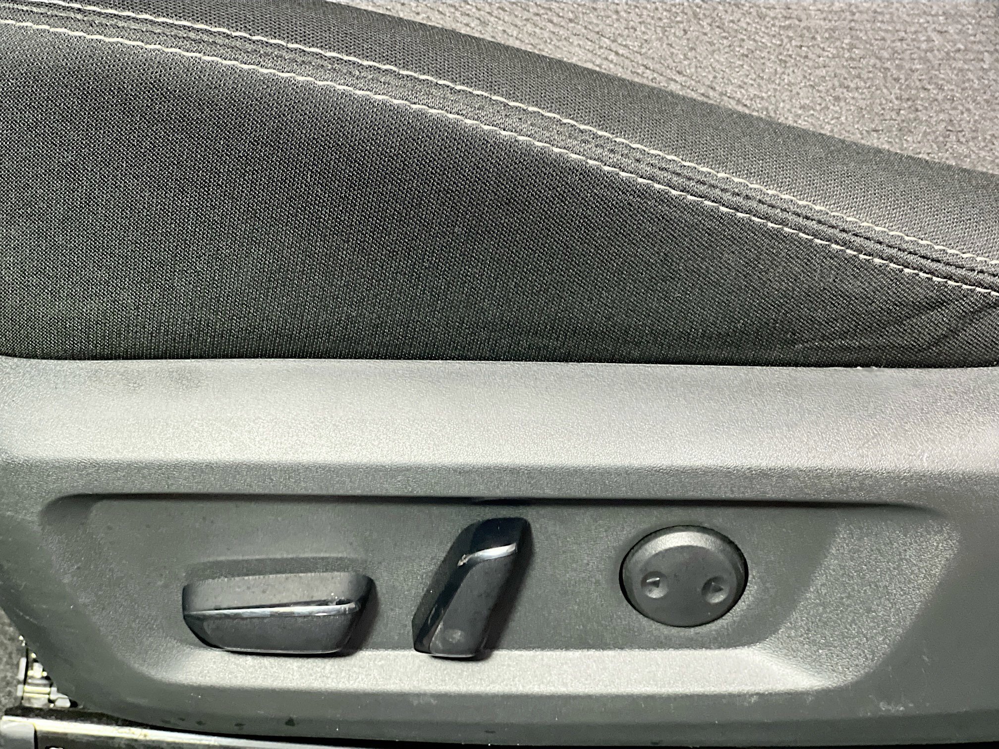 Used 2024 Nissan Rogue SV image 15