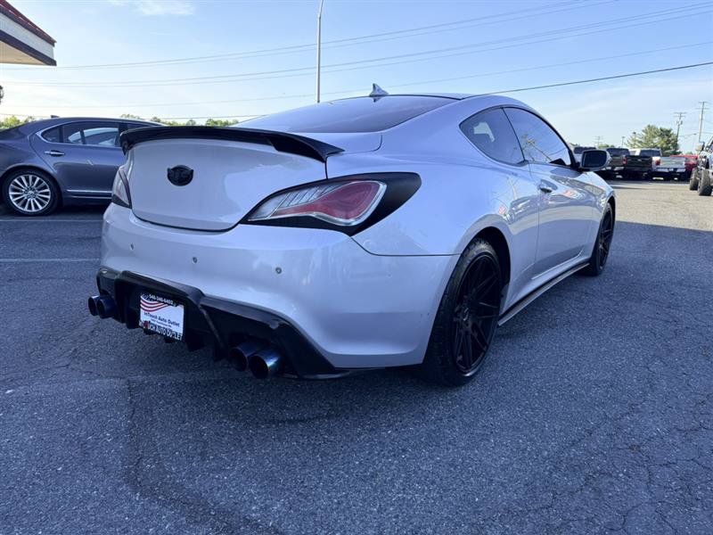 Used 2014 Hyundai Genesis 3.8 RWD image 2