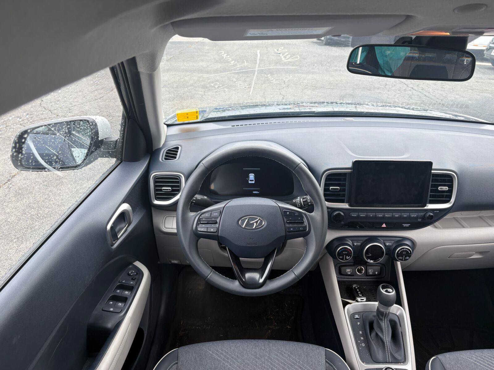 Used 2025 Hyundai Venue Limited FWD image 20