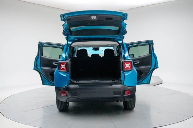 Used 2022 Jeep Renegade Latitude w/ Sun/Sound Group image 21