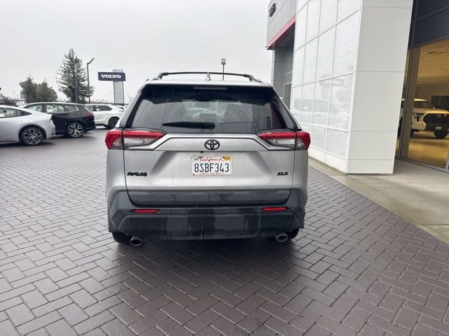 Used 2020 Toyota RAV4 XLE Premium image 3