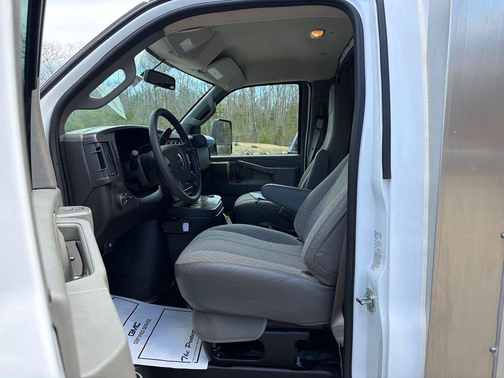 New 2026 GMC Savana 3500 w/ Power Convenience Package RWD image 11
