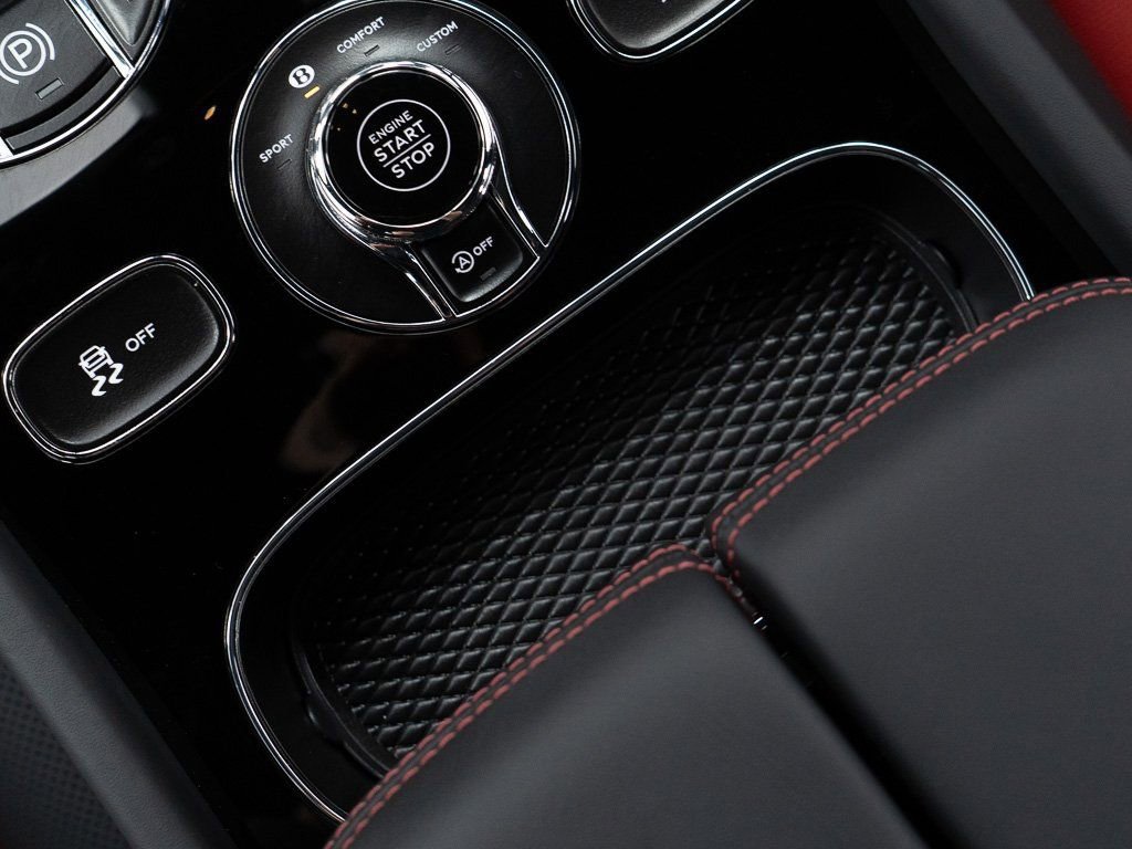 New 2025 Bentley Bentayga image 33