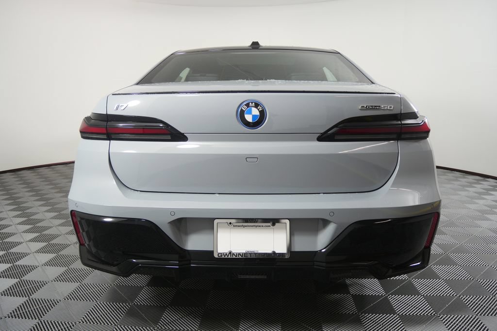 Used 2026 BMW i7 eDrive50 w/ M Sport Package RWD image 4