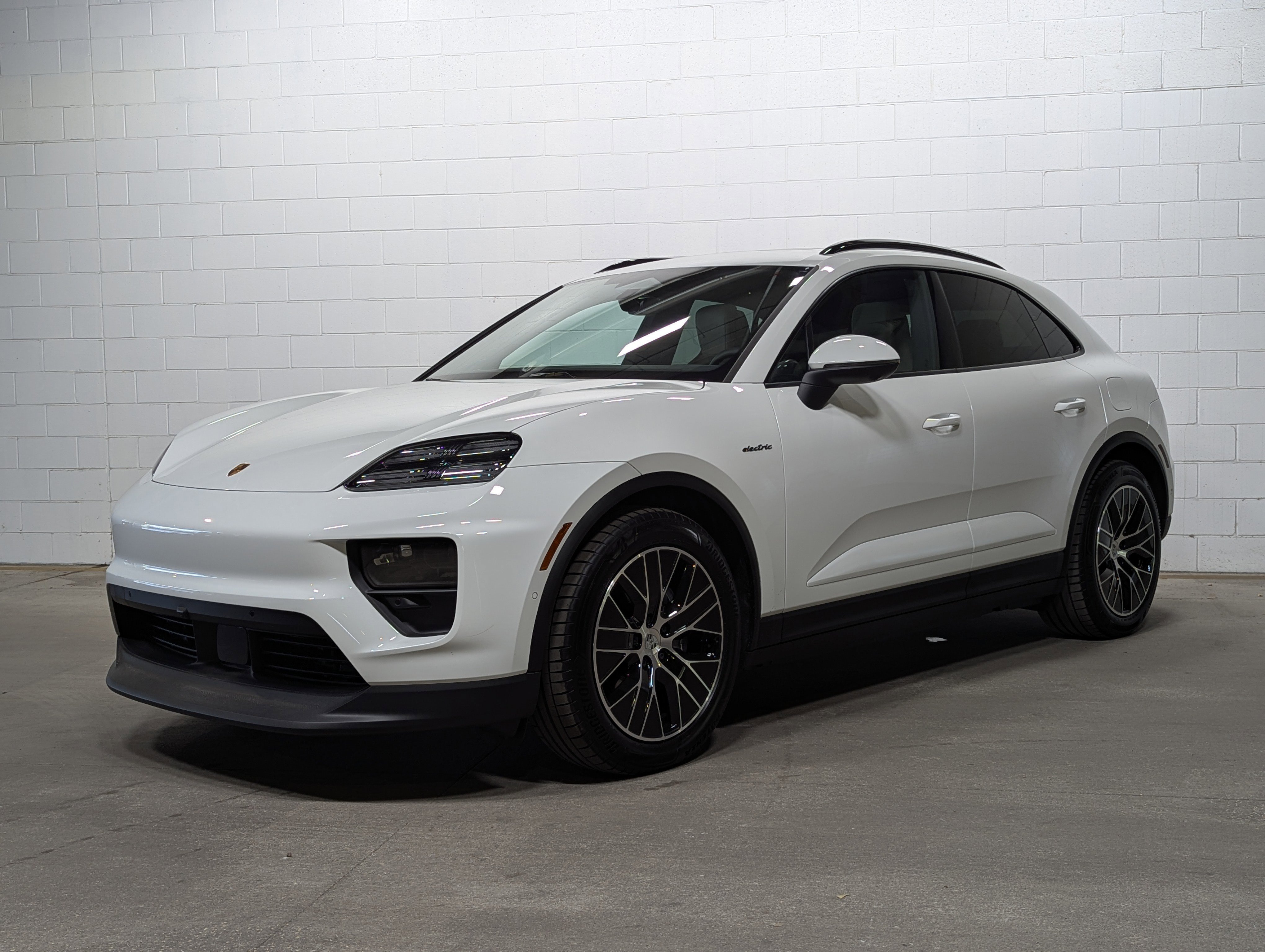 Certified 2025 Porsche Macan 4 Electric image 1