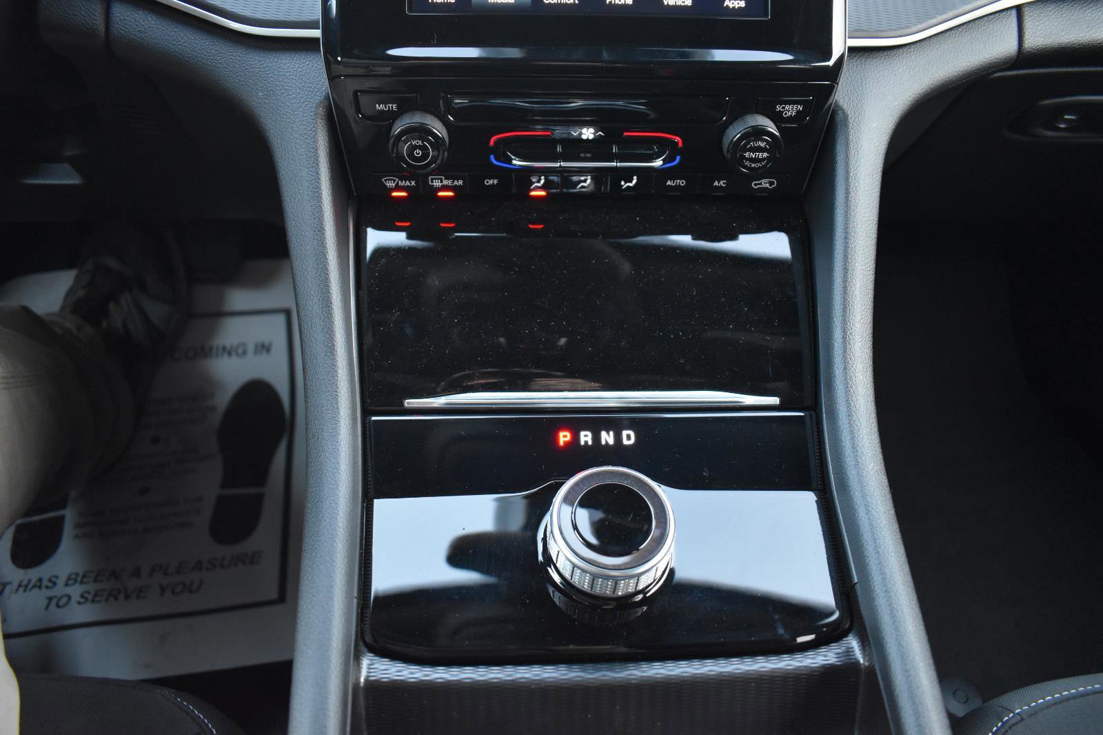 Used 2024 Jeep Grand Cherokee Laredo w/ Trailer Tow Package image 36