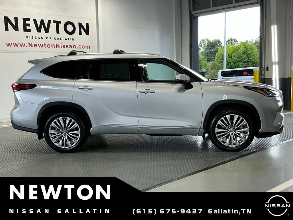 Used 2023 Toyota Highlander Platinum AWD/4WD image 4