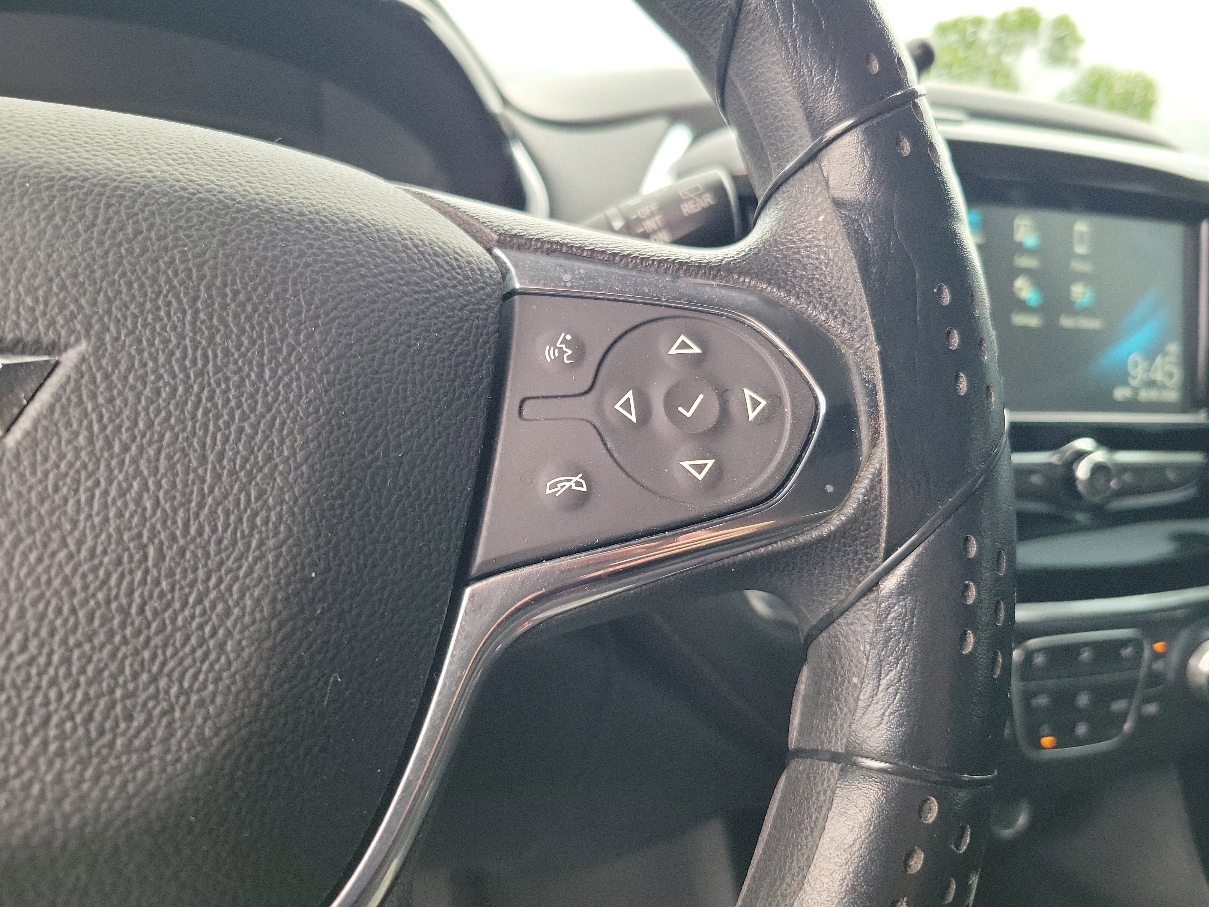 Used 2019 Chevrolet Traverse LS FWD image 23
