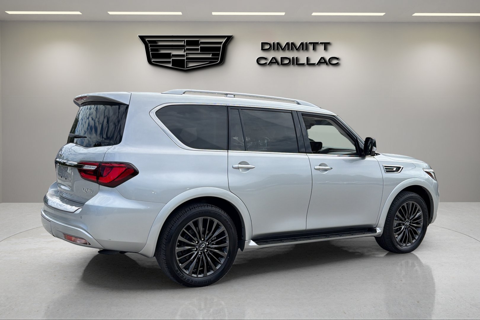 Used 2023 INFINITI QX80 Premium Select w/ Cargo Package AWD/4WD image 5