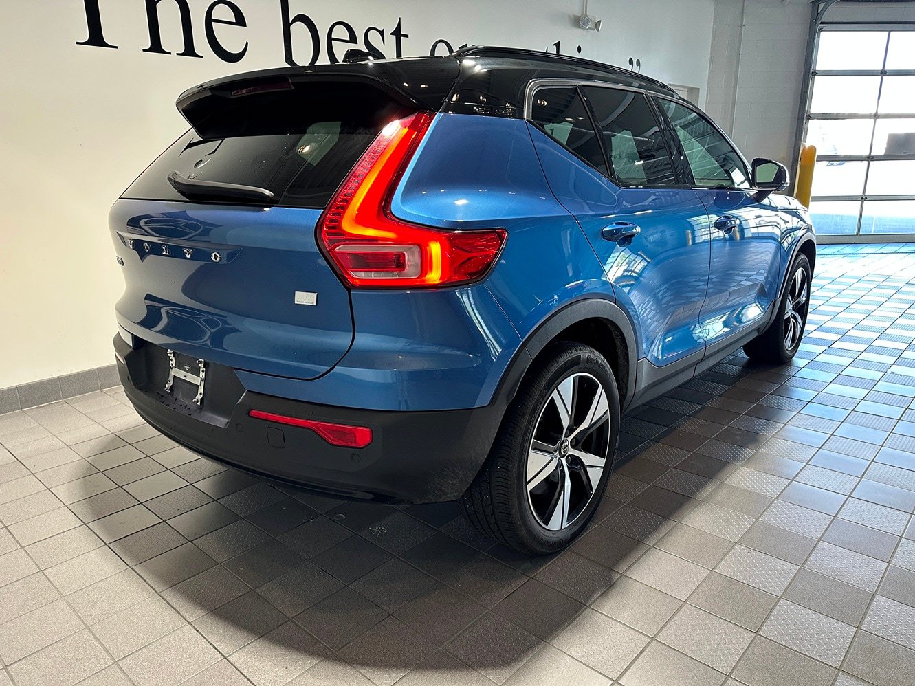Used 2021 Volvo XC40 P8 Recharge w/ Advanced Package AWD/4WD image 4