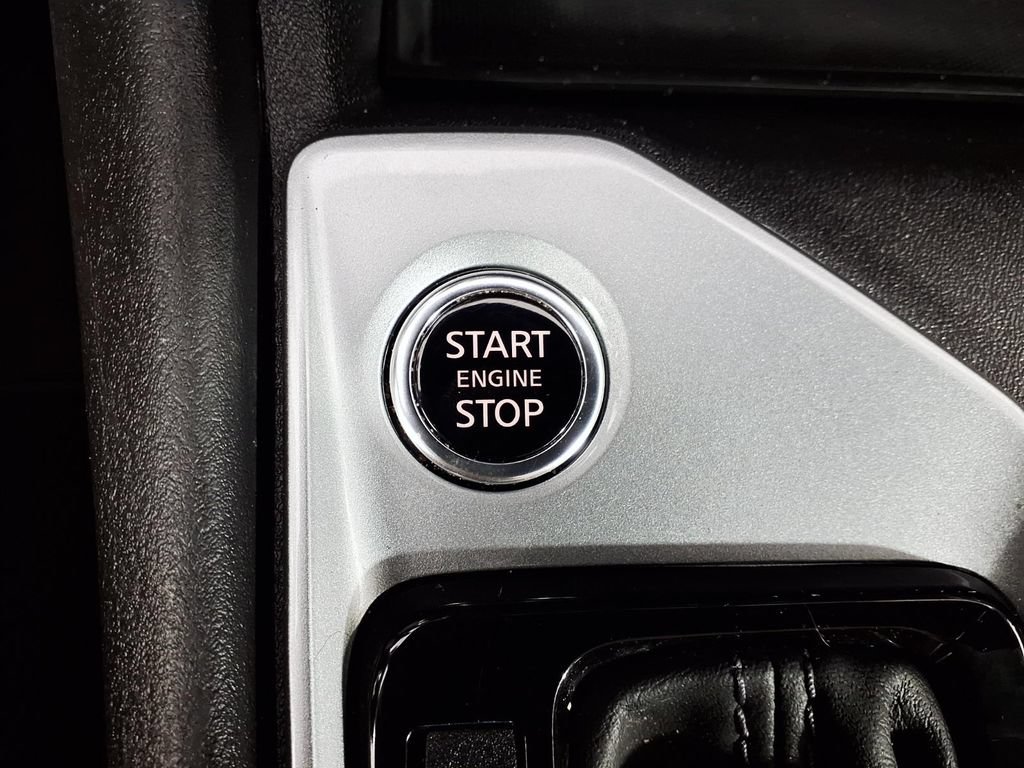 Used 2025 Nissan Altima 2.5 SV FWD image 17