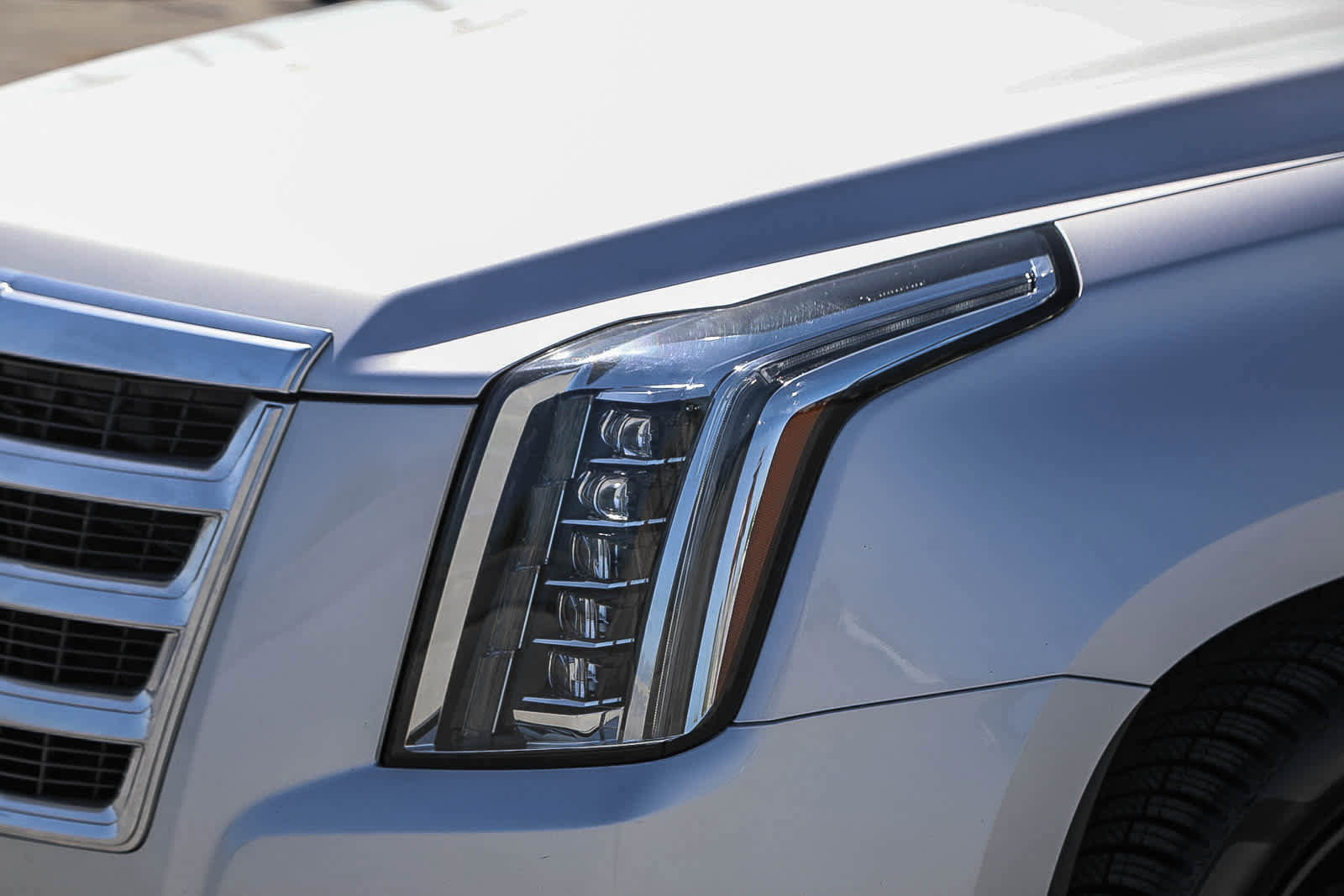 Used 2020 Cadillac Escalade Luxury AWD/4WD image 8