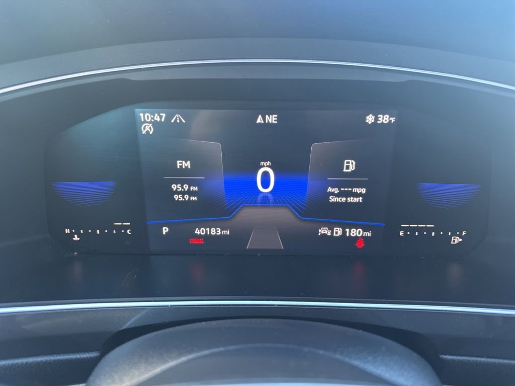 Used 2022 Volkswagen Tiguan SE w/ Panoramic Sunroof Package image 26