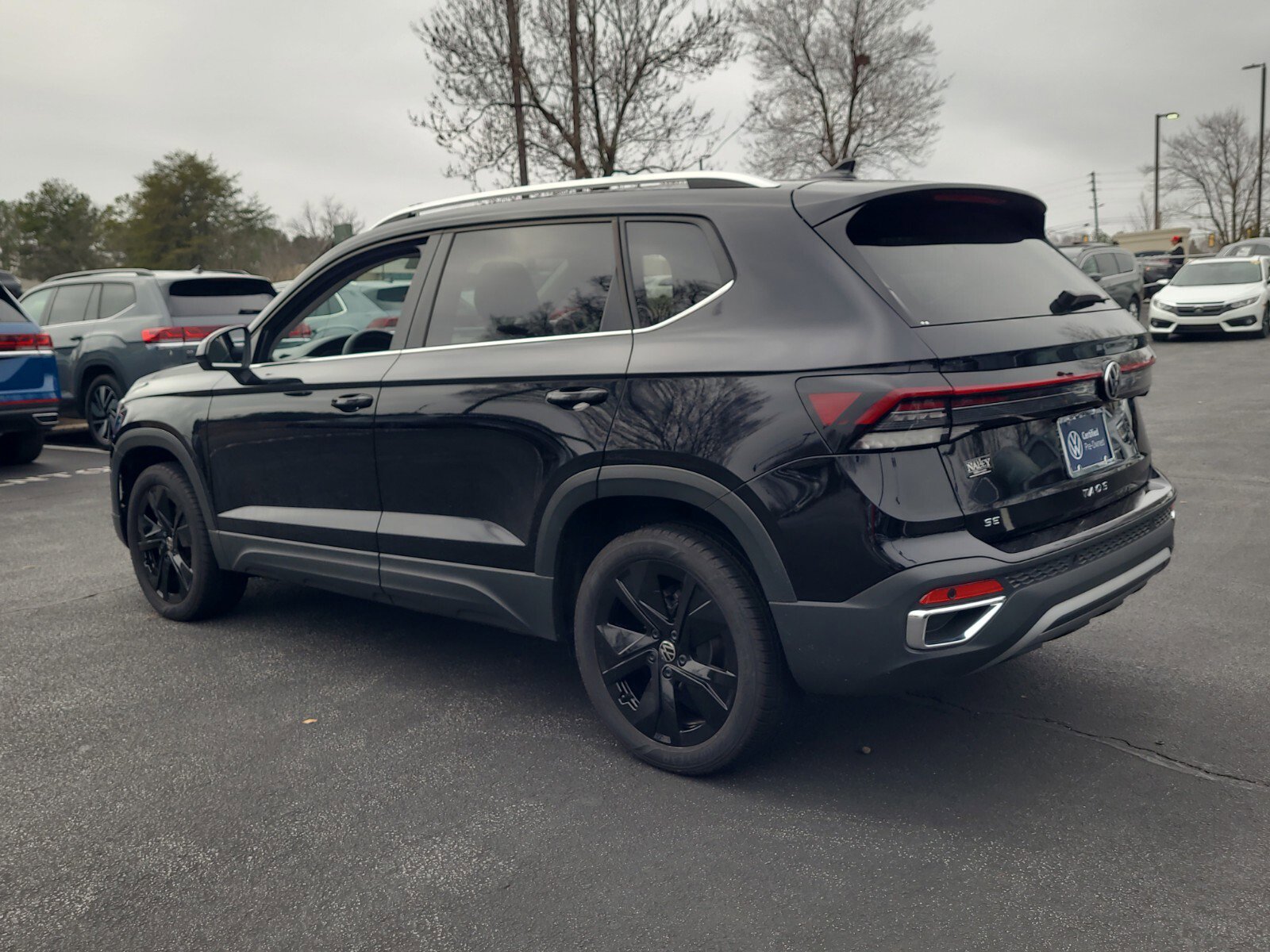 Certified 2025 Volkswagen Taos SE image 7