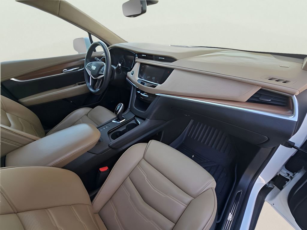 Used 2017 Cadillac XT5 Platinum w/ Driver Assist Package image 23