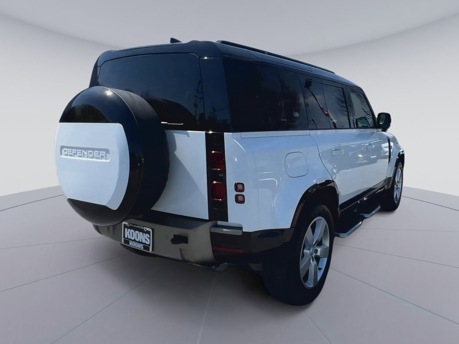 Used 2024 Land Rover Defender 110 X-Dynamic SE image 11