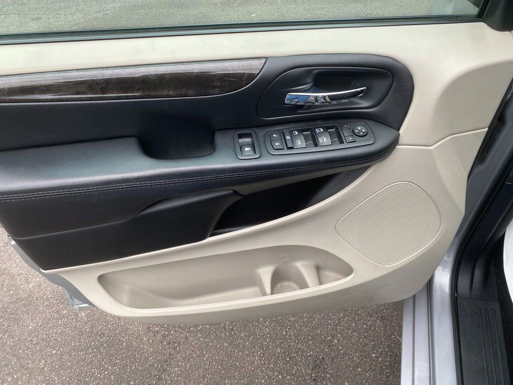 Used 2017 Dodge Grand Caravan SE w/ Power Window Group FWD image 11