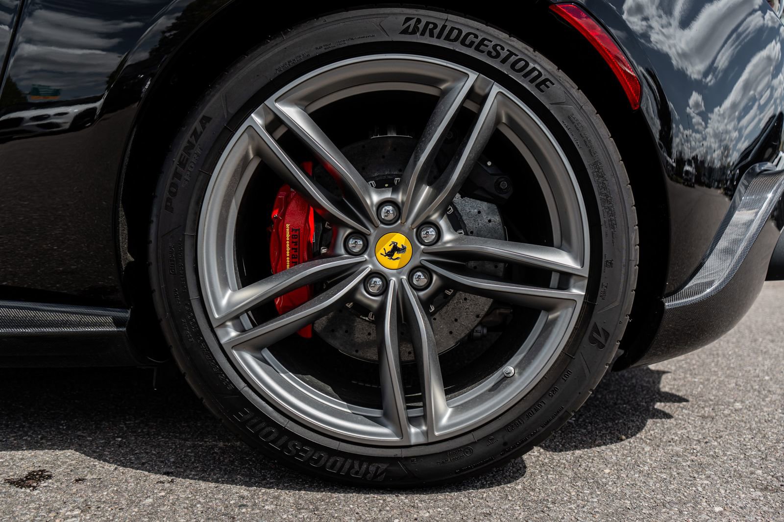 Used 2024 Ferrari Roma Spider RWD image 7