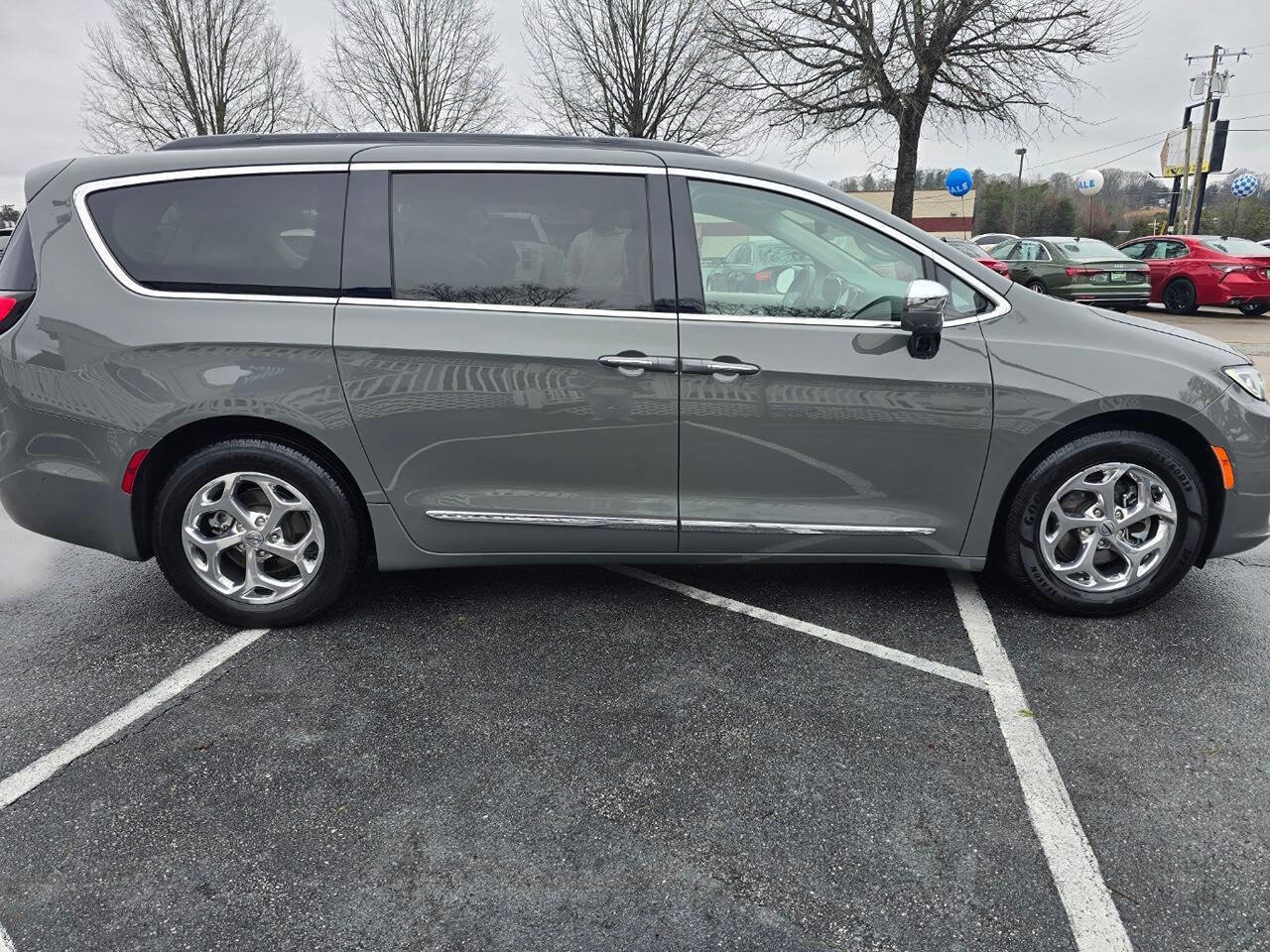 Used 2022 Chrysler Pacifica Limited FWD image 7