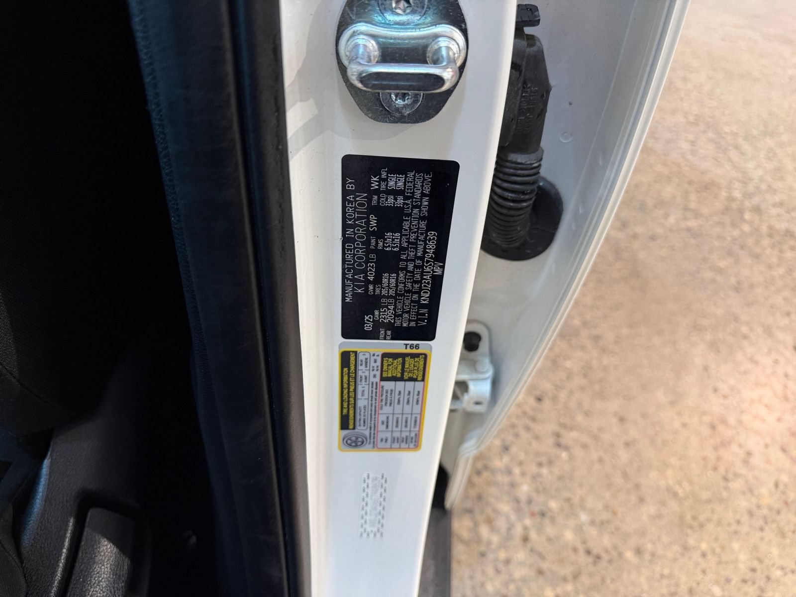 Used 2025 Kia Soul LX w/ LX Technology Package FWD image 28