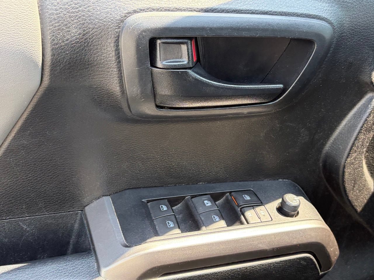 Used 2022 Toyota Tacoma SR5 RWD image 6