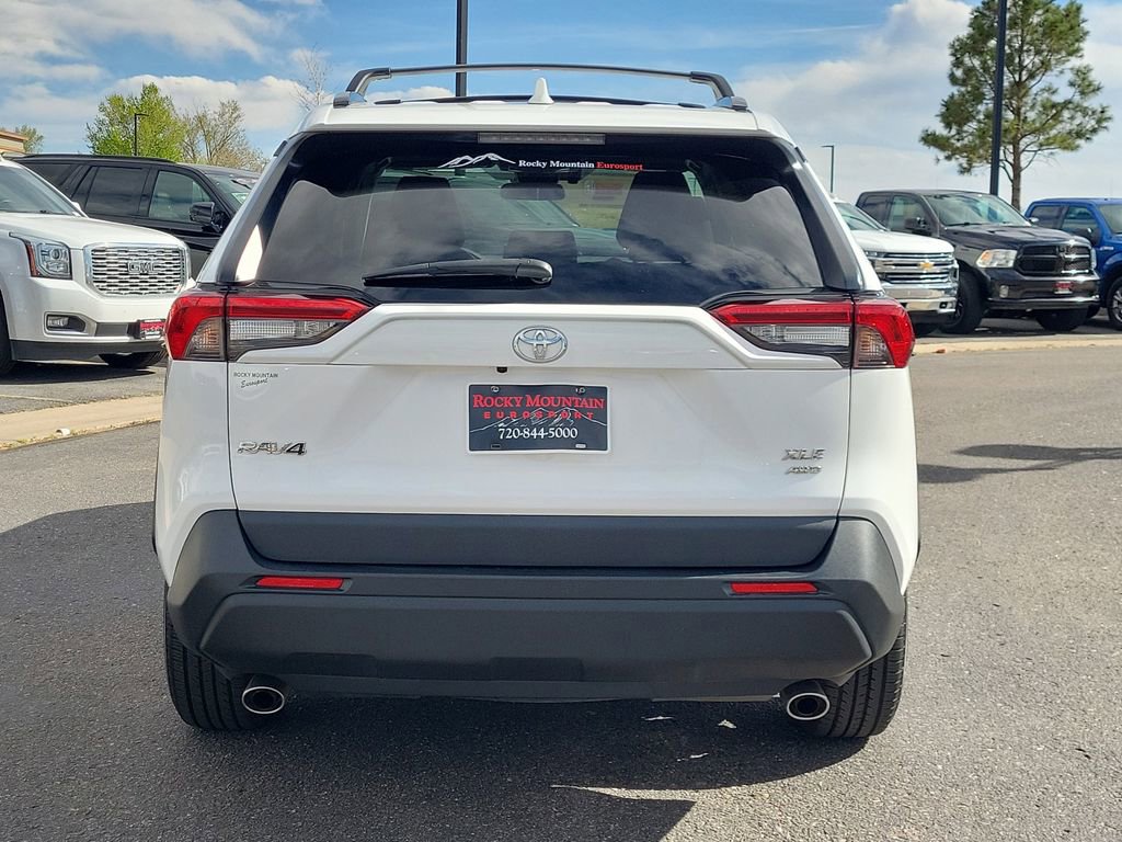 Used 2021 Toyota RAV4 XLE w/ Convenience Package AWD/4WD image 4