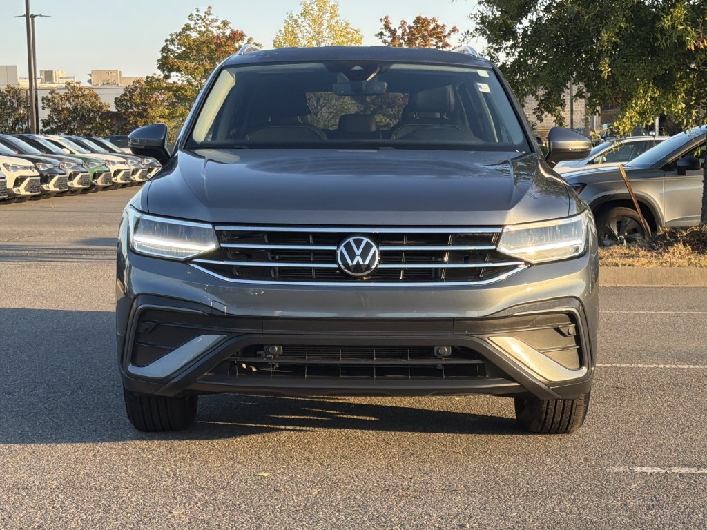 Used 2024 Volkswagen Tiguan SE FWD image 8