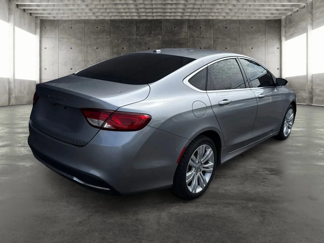 Used 2015 Chrysler 200 Limited w/ Comfort Group image 3