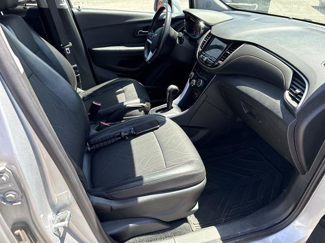 Used 2019 Chevrolet Trax LT w/ LT Convenience Package FWD image 28
