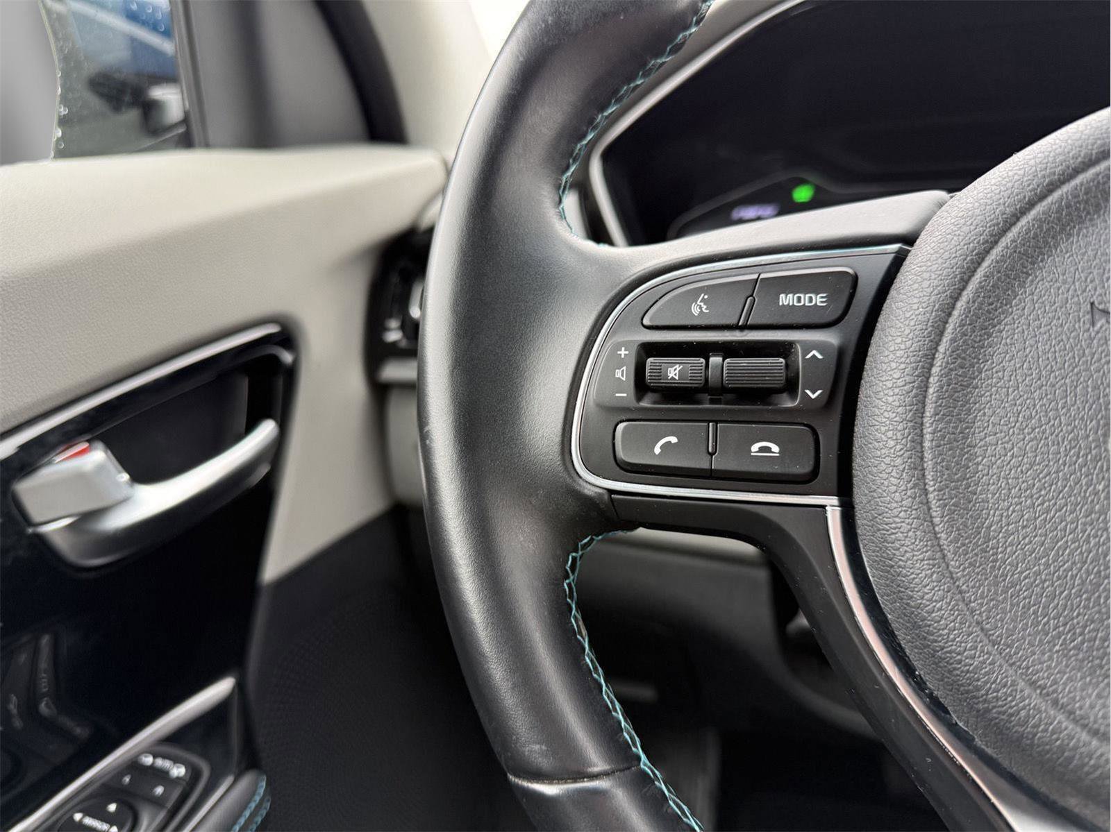 Used 2020 Kia Niro EX image 15