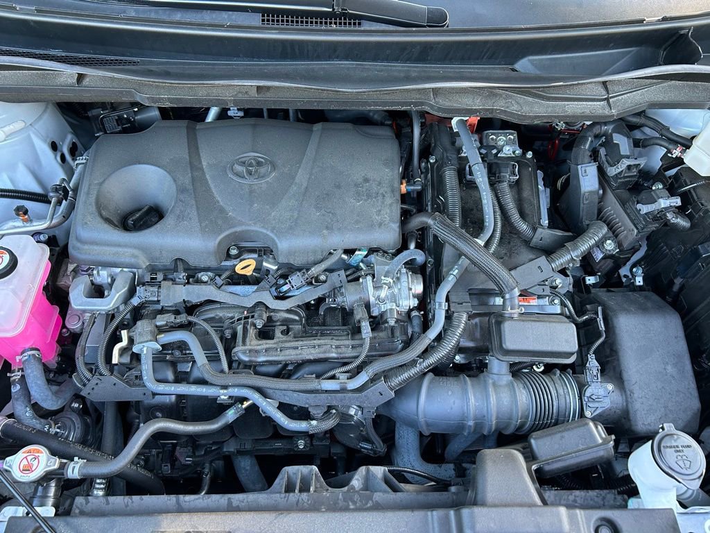 Used 2024 Toyota Sienna XLE FWD image 11