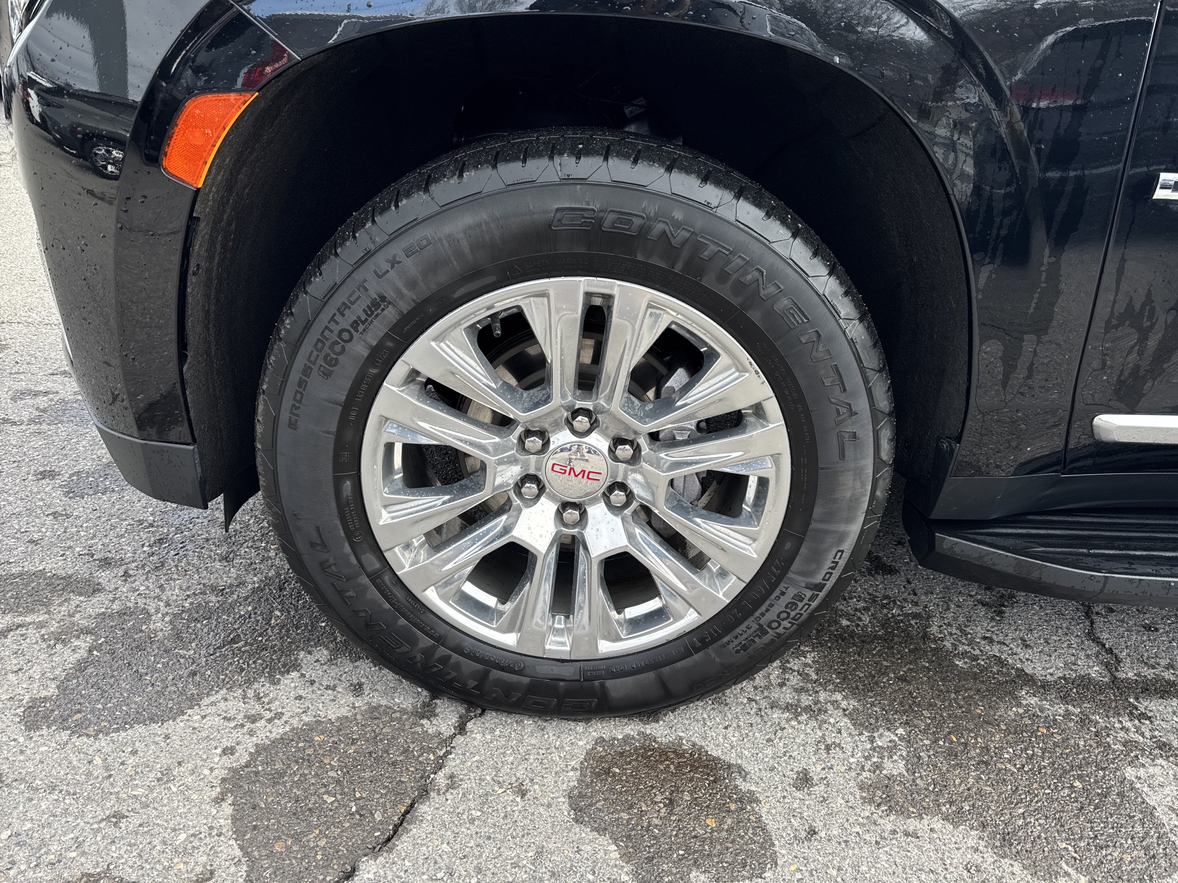 Used 2024 GMC Yukon XL Denali AWD/4WD image 10