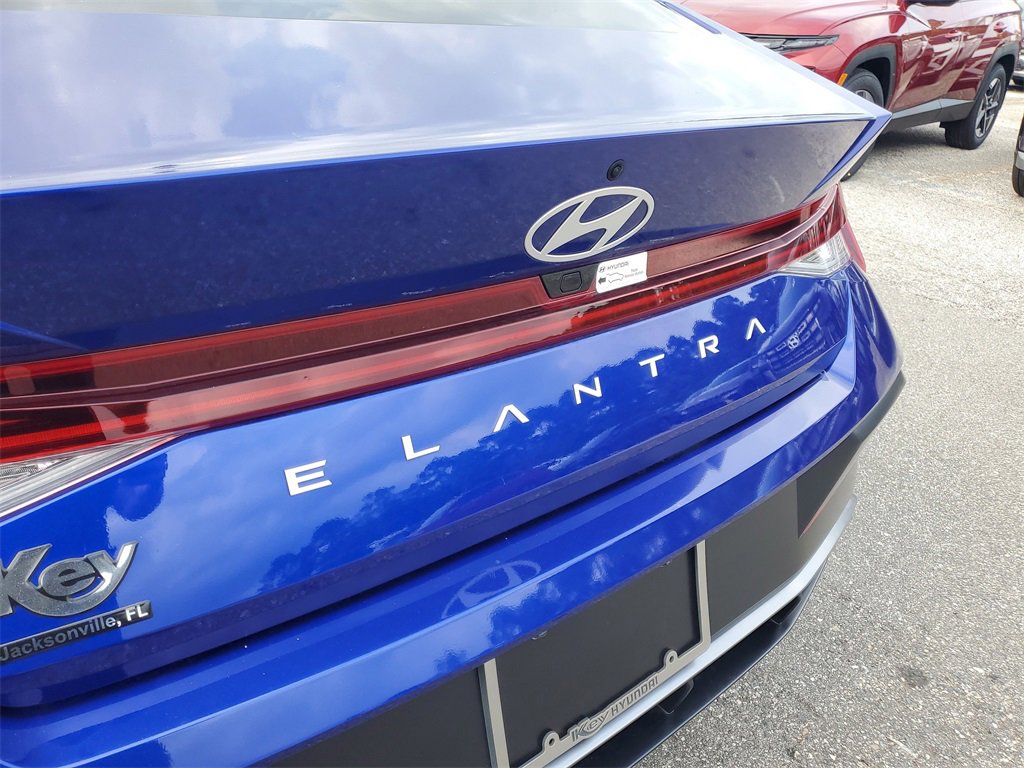 Used 2025 Hyundai Elantra SEL image 7