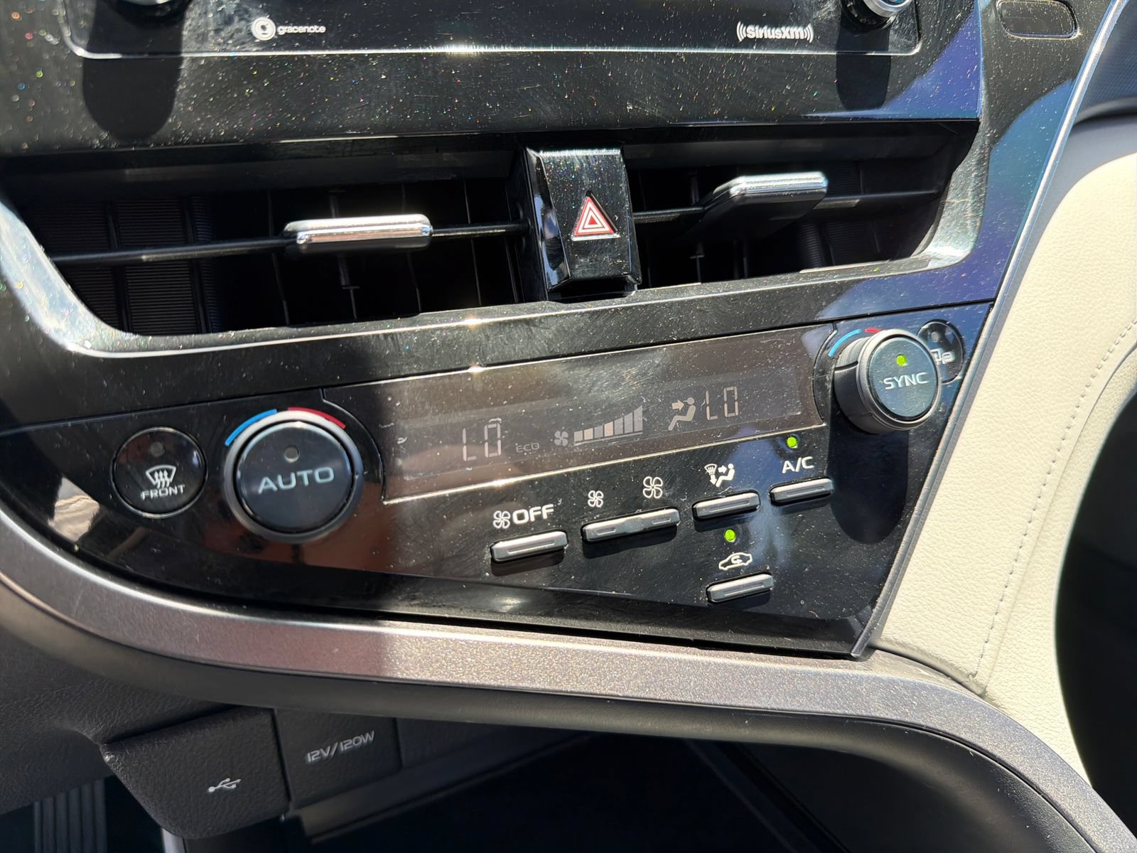 Used 2022 Toyota Camry SE w/ Convenience Package FWD image 25