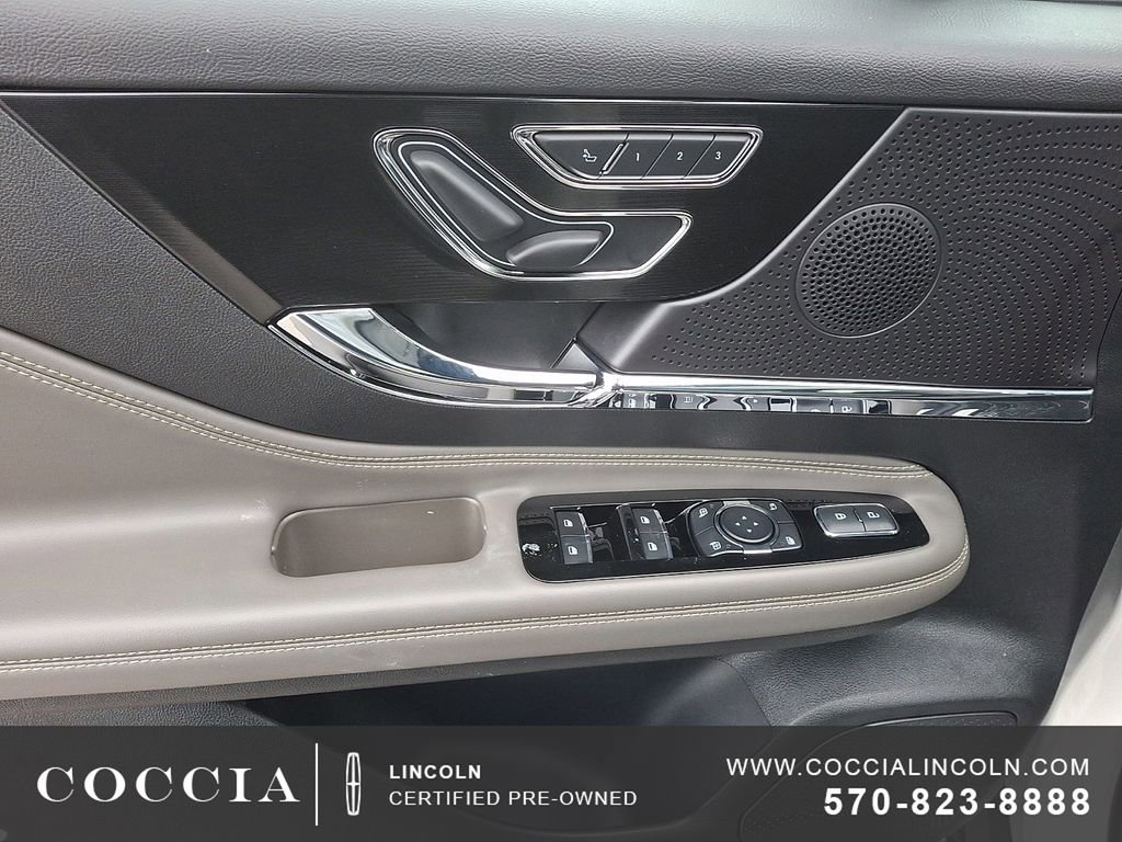 Certified 2025 Lincoln Corsair Reserve image 12