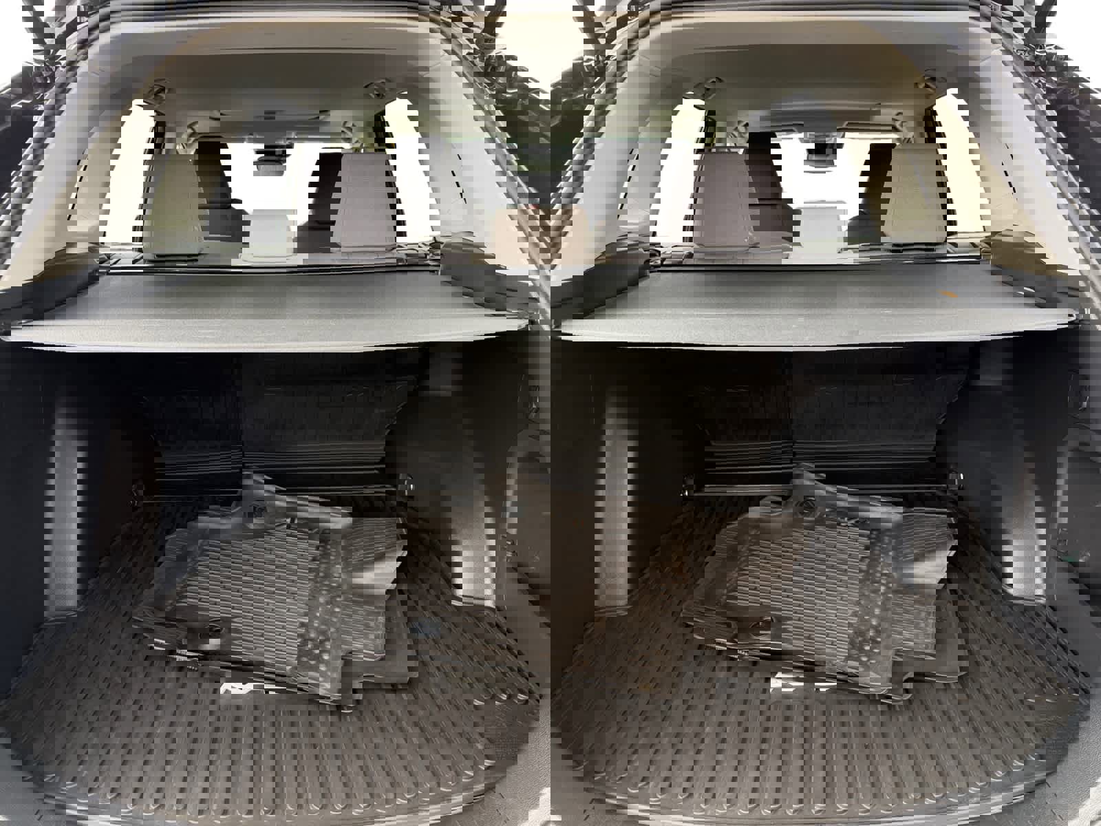 Used 2021 Toyota RAV4 XLE w/ Convenience Package AWD/4WD image 4