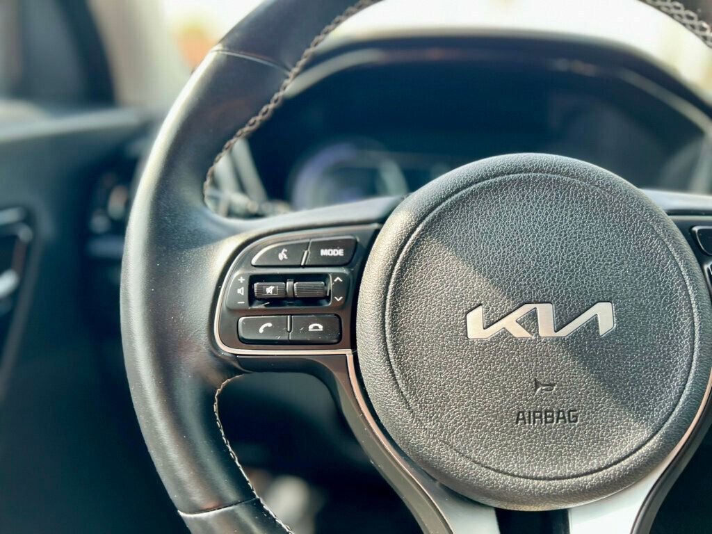 Used 2022 Kia Niro EX w/ Cold Weather Package FWD image 19