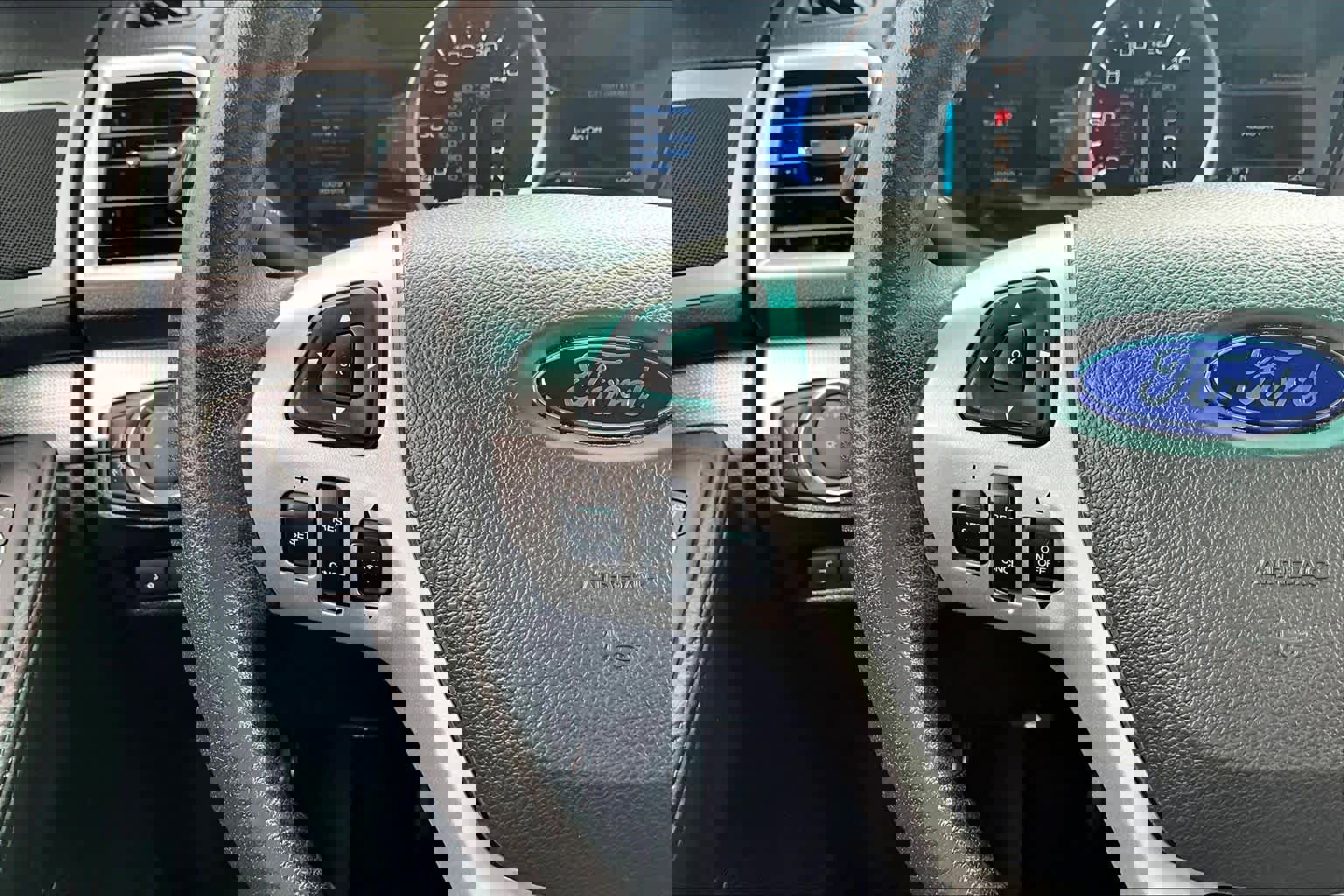 Used 2015 Ford Explorer XLT w/ Equipment Group 202A image 24