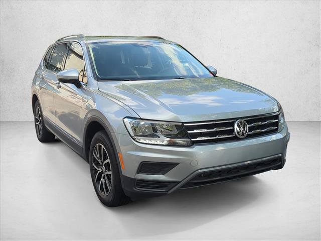 Used 2021 Volkswagen Tiguan SE w/ Panoramic Sunroof Package FWD image 3
