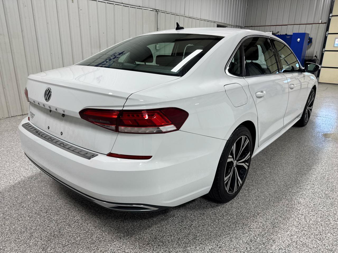 Used 2021 Volkswagen Passat 2.0T SE FWD image 6