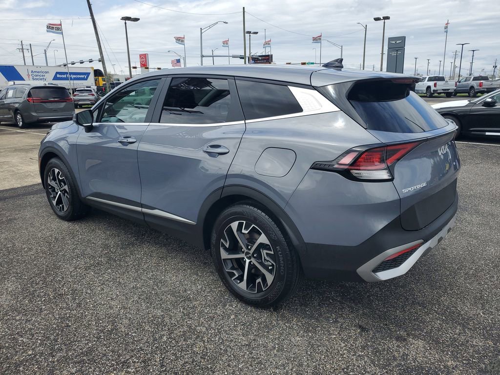 Used 2023 Kia Sportage EX image 3