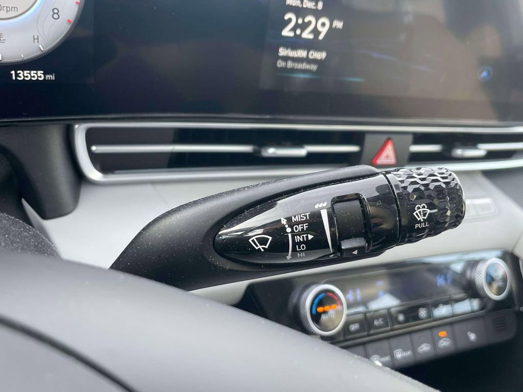 Used 2023 Hyundai Elantra Limited image 25