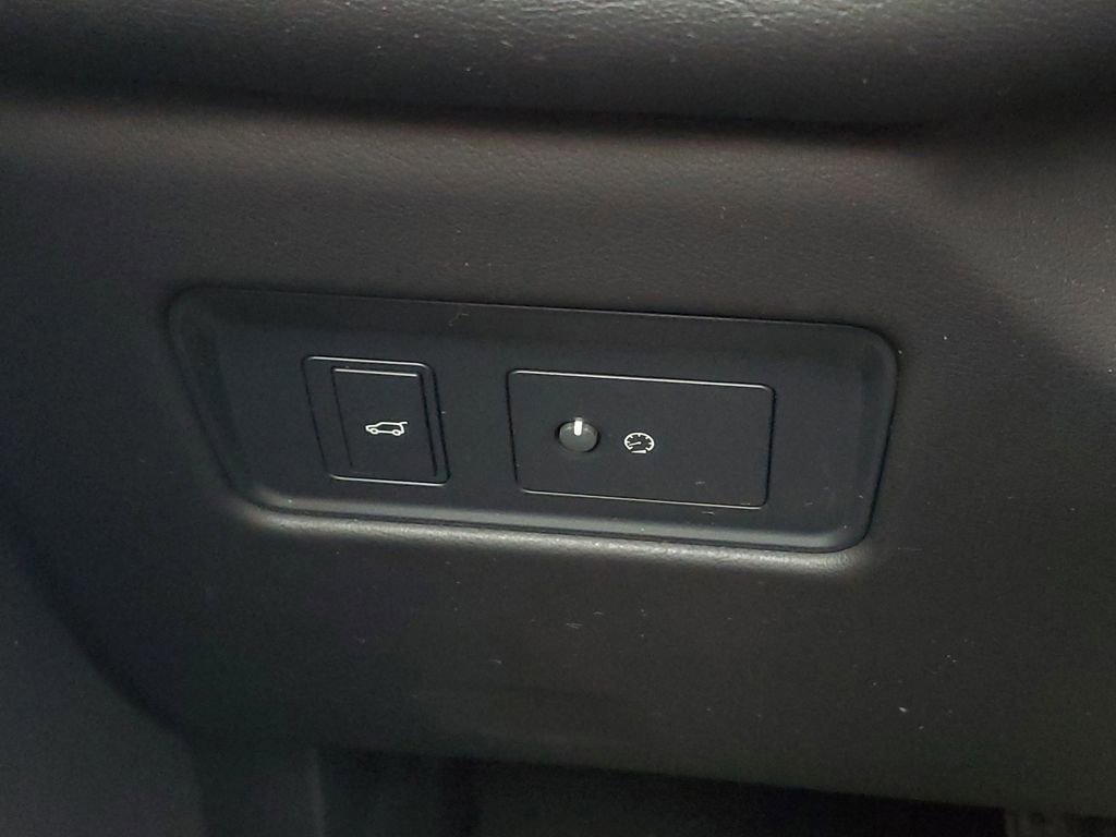 Used 2024 Jaguar F-PACE R-Dynamic S image 15